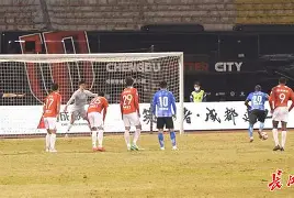 冲刺阶段西甲焦点战，武汉三镇单刀错失，悬念犹存，临场指挥获称赞(汉匈决战txt修改大全)