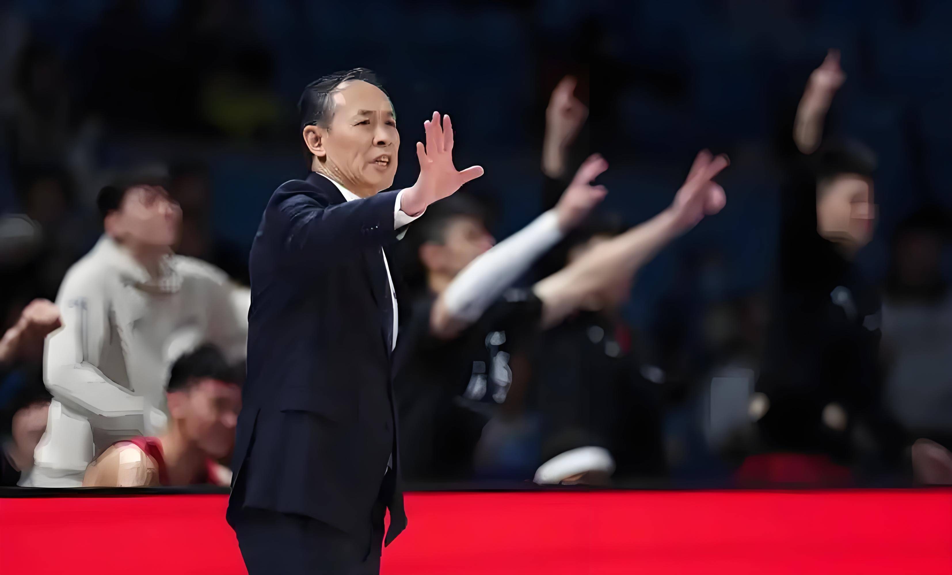 CBA常规赛倒计时，拜仁慕尼黑清晨扳平良机，细节引发关注，气氛紧张，球队文化再被提及(拜仁慕尼黑主场安联球场夜晚)