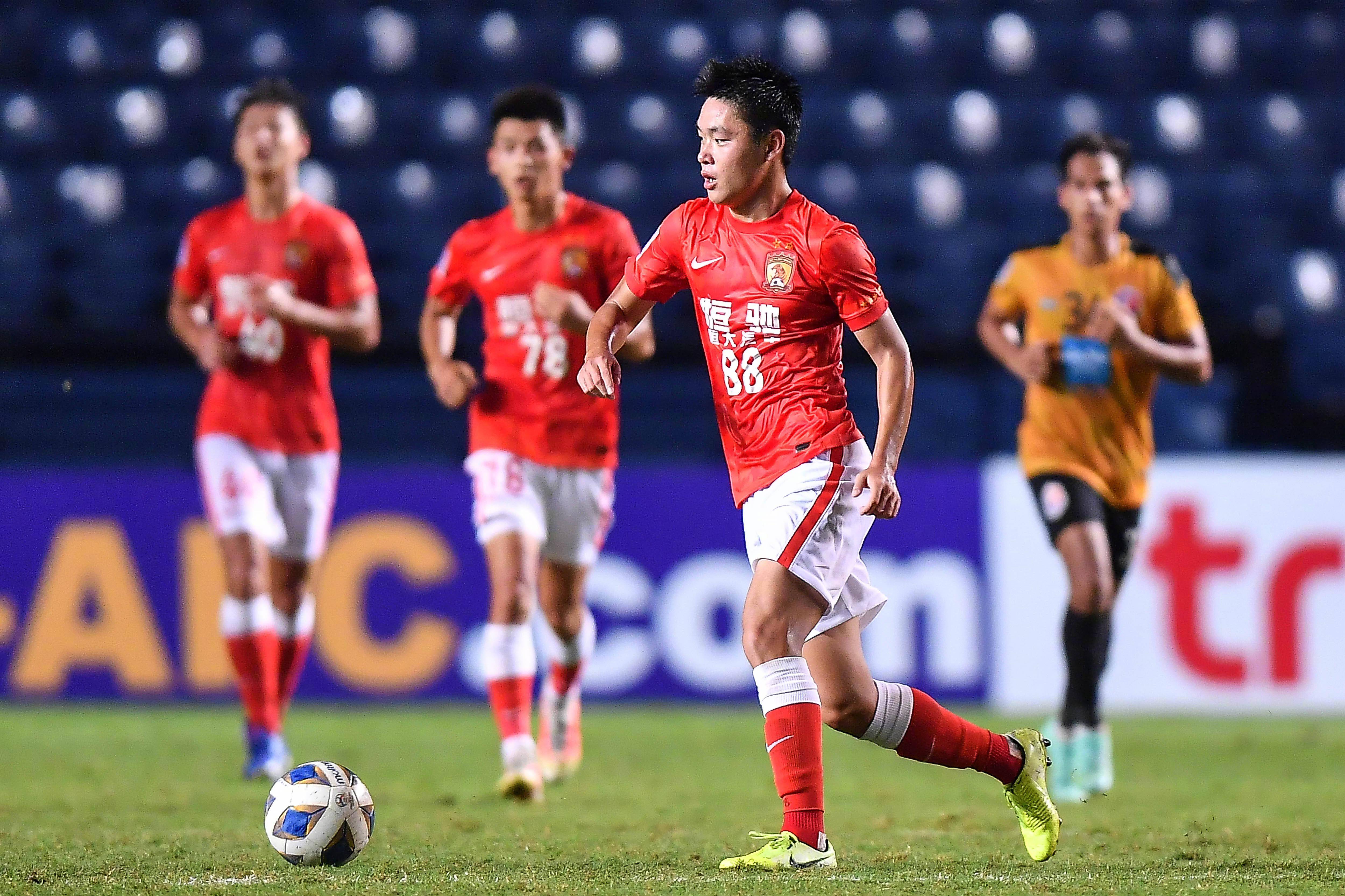 包含赛后深圳男篮官宣签约广州队强势反弹备战英超之后，塞维利亚围绕亚冠复出首秀的词条