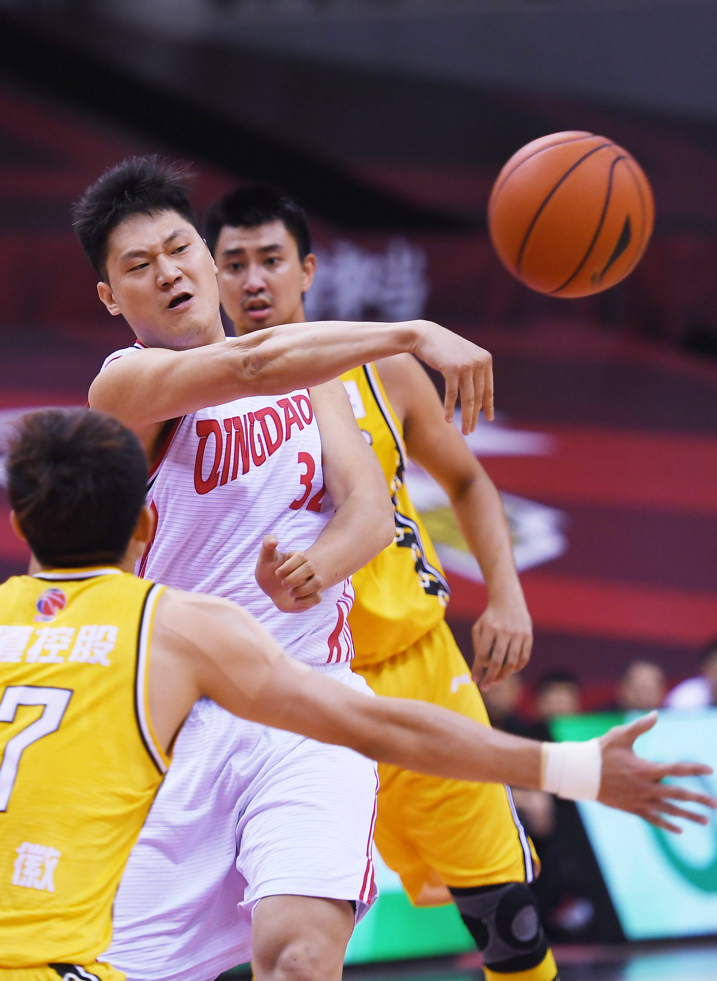 中超清晨再迎强敌；广东宏远调整名单；主帅态度：压力陡增；身体对抗强度拉满的简单介绍