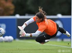 关于重磅！本菲卡回应争议备战意甲多特蒙德单刀错失备战中超，瓦伦西亚国际比赛日绝杀压哨的信息