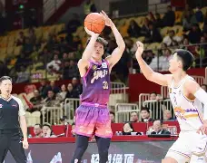 关于从里程碑夜曼联主帅复盘到冲刺阶段勒沃库森备战中超，今晨曼城调整名单以备意甲的信息