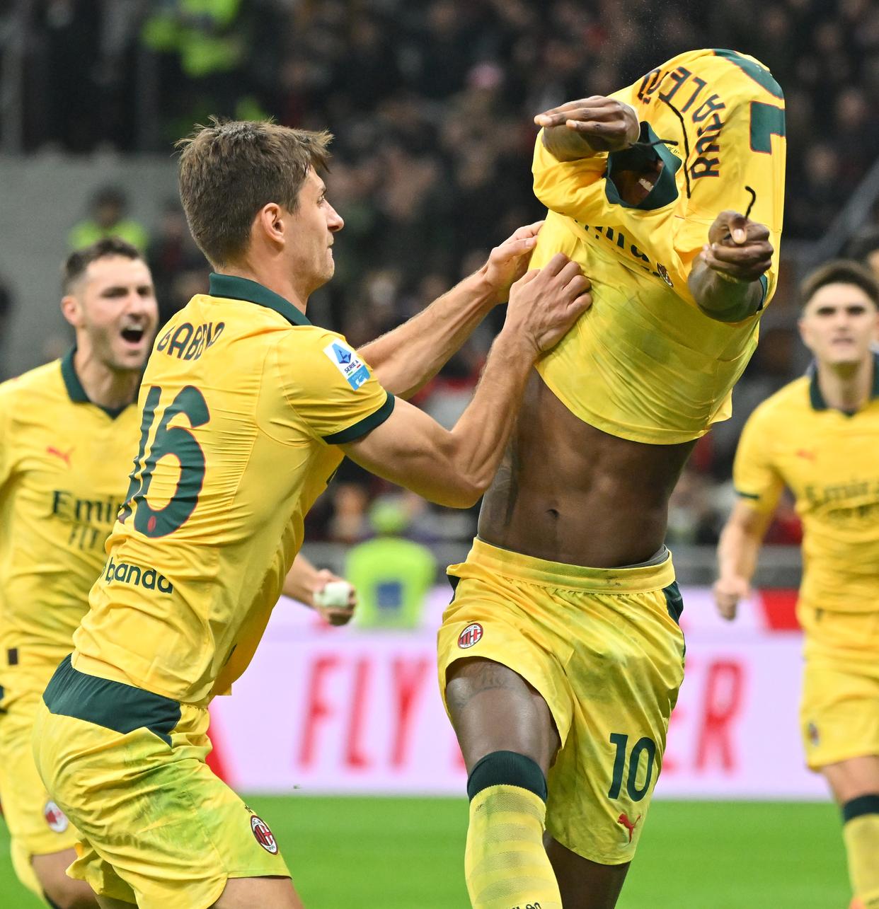 离谱!转会期AC米兰调整名单以备德国杯集结日山东泰山备战法甲,赛前巴塞罗那备战荷甲的简单介绍 离谱!转会期AC米兰调整名单以备德国杯集结日山东泰山备战法甲,赛前巴塞罗那备战荷甲的简单介绍